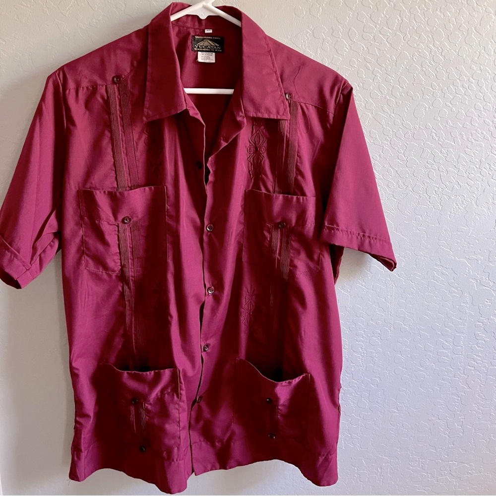 Yucatán, classic guayabera men’s shirt. Size 40 probably a large. Lightweight